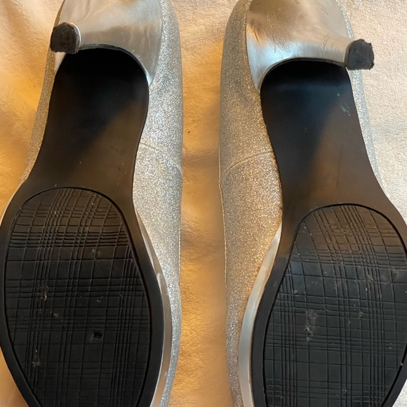 Silver size 8 heel. Medium width and super comfy. - Picture 2 of 5